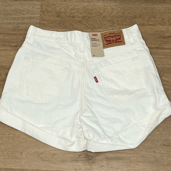 NWT Levi’s High Rise Mom Short - Picture 4 of 5